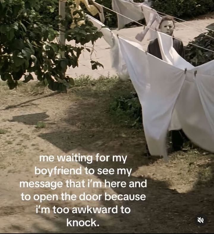 Me waiting for my boyfriend to see my message 