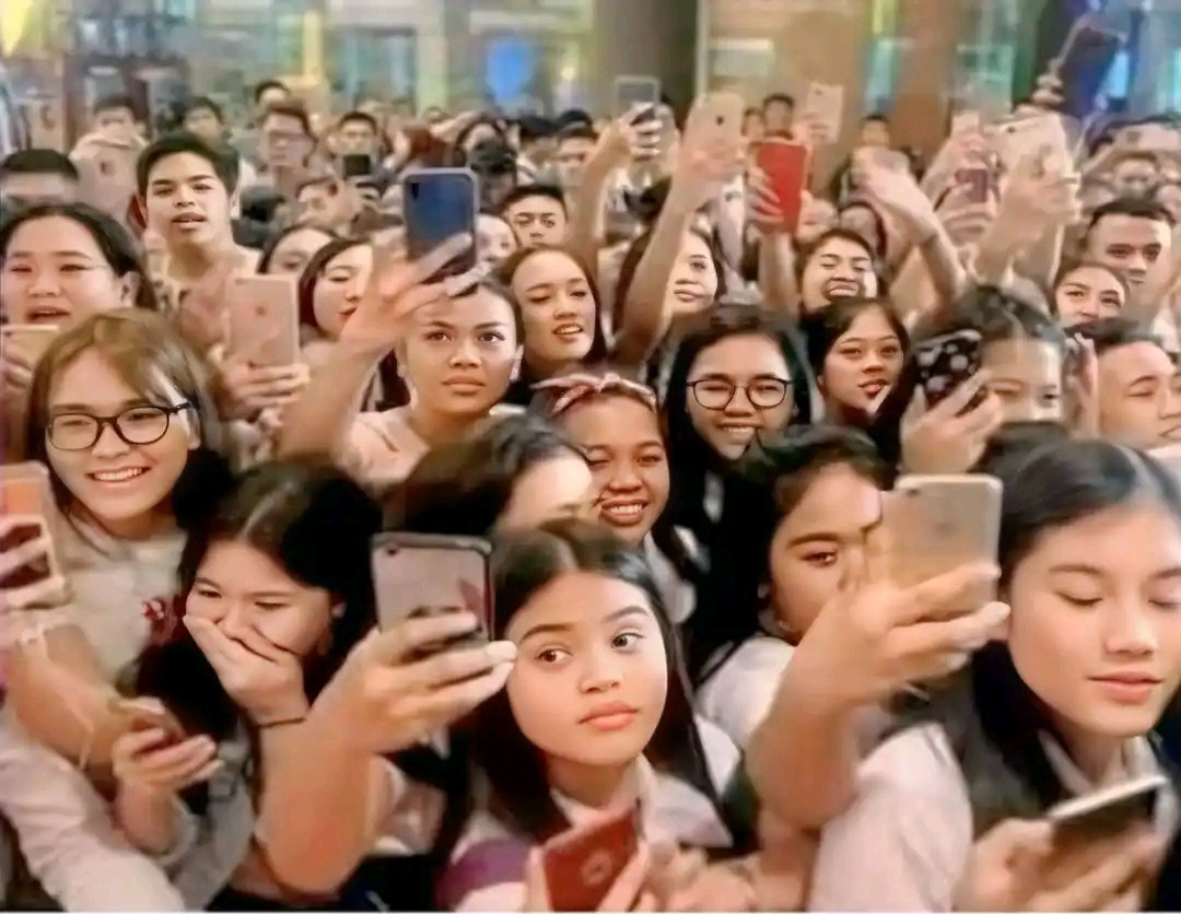 So many girls taking photos 